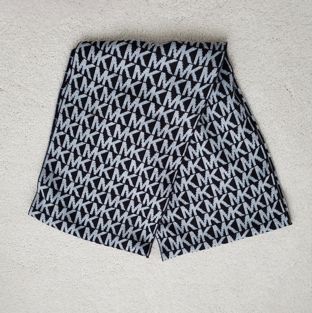 Michael Kors Black/Gray Infinity Logo Scarf - Picture 5 of 9